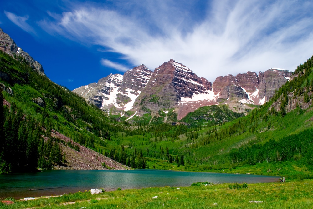 Maroon,Bells,Mountain,Peaks,In,The,Summer,With,Marron,Lake