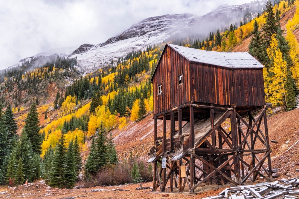 An,Abandoned,Mine,Building,Off,Millioin,Dollar,Road,In,The